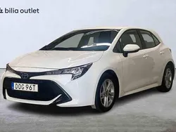 Vit Begagnad 2022 Toyota Corolla Hybrid Halvkombi | 214 900 kr