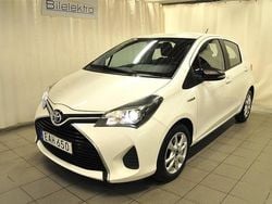 Vit Begagnad 2014 Toyota Yaris Hybrid Active Halvkombi | 125 000 kr (Lite dyr)