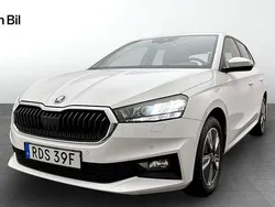 Vit Begagnad 2023 Skoda Fabia Comfort Halvkombi | 218 900 kr (Marknadspris)