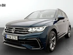 Mörkblå Begagnad 2023 VW Tiguan R-line SUV | 499 900 kr