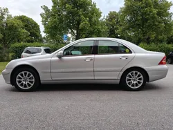 Silver Begagnad 2004 Mercedes C320 Sedan | 55 000 kr