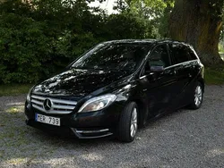 Svart Begagnad 2012 Mercedes B180 Minibuss | 75 000 kr (Marknadspris)
