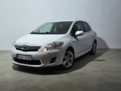 Vit Begagnad 2011 Toyota Auris Hybrid Premium Halvkombi | 109 400 kr (Marknadspris)