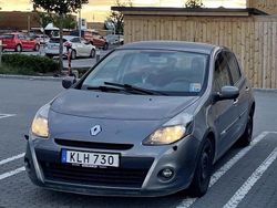 Grå Begagnad 2010 Renault Clio Halvkombi | 11 500 kr