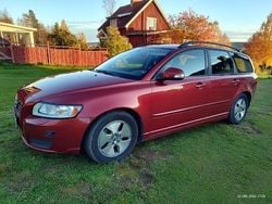 Röd Begagnad 2011 Volvo V50 Kinetic Kombi | 30 000 kr (Bra pris)