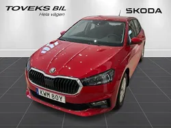 Röd (velvet red metallic) Ny 2025 Skoda Fabia Selection Halvkombi | 255 500 kr (Marknadspris)
