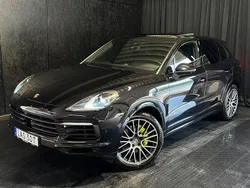 Svart Begagnad 2019 Porsche Cayenne Chrono SUV | 589 500 kr (Marknadspris)