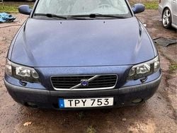 Blå Begagnad 2003 Volvo S60 Business Edition Sedan | 8 000 kr (Marknadspris)