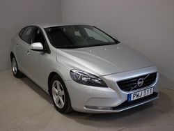 Ljusgrå Begagnad 2013 Volvo V40 Kinetic Kombi | 74 800 kr (Marknadspris)