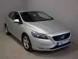 Ljusgrå Begagnad 2013 Volvo V40 Kinetic Kombi | 74 800 kr (Marknadspris)