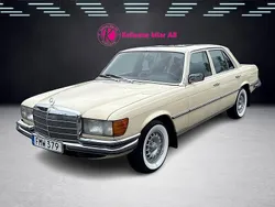 Ljusgul Begagnad 1973 Mercedes 280 SE Sedan | 124 900 kr