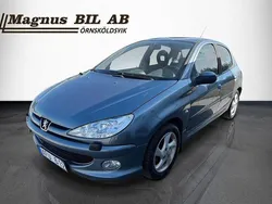 Mörkgrå Begagnad 2005 Peugeot 206 Halvkombi | 14 900 kr (Marknadspris)
