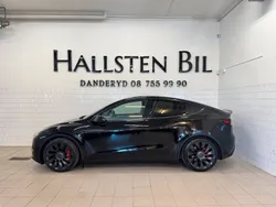 Svart Begagnad 2023 Tesla Model Y Performance SUV | 499 000 kr (Bra pris)