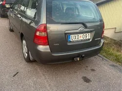 Grå Begagnad 2004 Toyota Corolla Kombi | 25 500 kr (Dyr)