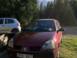 Röd Begagnad 2003 Renault Clio II Expression Halvkombi | 3 500 kr (Superpris)