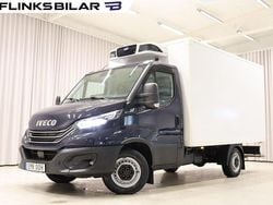 Mörkblå (blå) Begagnad 2023 Iveco Daily Van | 379 900 kr (Bra pris)
