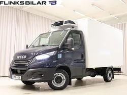 Mörkblå (blå) Begagnad 2023 Iveco Daily Van | 379 900 kr (Bra pris)