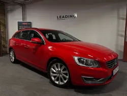 Röd Begagnad 2014 Volvo V60 Momentum Kombi | 119 900 kr (Marknadspris)