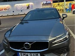 Grå Begagnad 2020 Volvo S60 Momentum Sedan | 289 990 kr (Marknadspris)