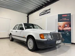 Vit Begagnad 1987 Mercedes 200 Sedan | 49 900 kr