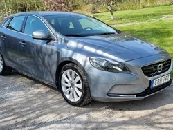 Grå Begagnad 2016 Volvo V40 Momentum Kombi | 152 000 kr (Marknadspris)