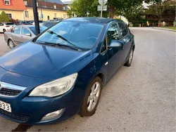 Blå Begagnad 2010 Opel Astra Enjoy Halvkombi | 28 000 kr (Lite dyr)