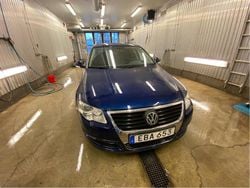 Blå Begagnad 2007 VW Passat Highline Kombi | 35 000 kr (Marknadspris)