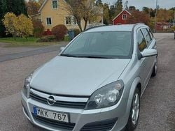 Grå Begagnad 2007 Opel Astra Kombi | 22 000 kr (Marknadspris)