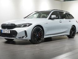 Grå Begagnad 2023 BMW 330e M Sport Kombi | 489 900 kr