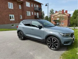 Grå Begagnad 2020 Volvo XC40 R-Design SUV | 309 900 kr (Marknadspris)