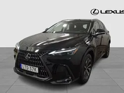 Svart Begagnad 2023 Lexus NX450h+ Executive Line SUV | 579 900 kr (Marknadspris)