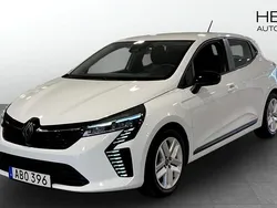 Vit (white) Begagnad 2023 Renault Clio V Evolution Halvkombi | 179 900 kr (Marknadspris)