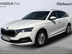 Vit Begagnad 2021 Skoda Octavia Kombi | 254 900 kr (Marknadspris)