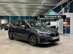 Grå Begagnad 2021 BMW 225 Active Tourer Sport Line Minibuss | 238 900 kr (Marknadspris)