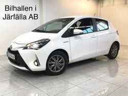 Vit Begagnad 2018 Toyota Yaris Hybrid Active Halvkombi | 139 900 kr (Marknadspris)
