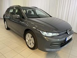 Grå Begagnad 2024 VW Golf VIII Kombi | 294 500 kr (Marknadspris)