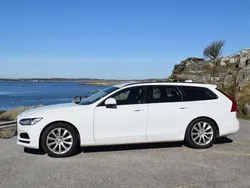 Vit Begagnad 2018 Volvo V90 Business Edition Kombi | 129 000 kr