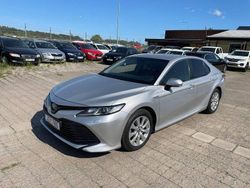 Silver Begagnad 2020 Toyota Camry Sedan | 259 875 kr (Marknadspris)