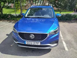 Blå Begagnad 2020 MG ZS Luxury Sedan | 190 000 kr (Marknadspris)
