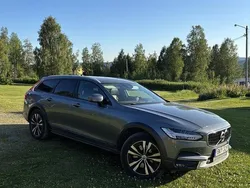 Grå Begagnad 2020 Volvo V90 CC Momentum Kombi | 350 000 kr (Marknadspris)