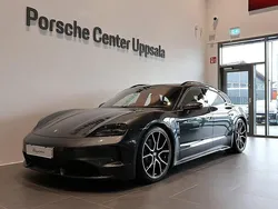 Grå Ny 2024 Porsche Taycan Sport Turismo Sedan | 1 413 150 kr (Marknadspris)
