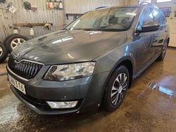 Grå Begagnad 2015 Skoda Octavia Ambition Kombi | 99 000 kr (Marknadspris)