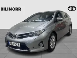 Ljusgrå Begagnad 2012 Toyota Auris Halvkombi | 139 400 kr (Marknadspris)