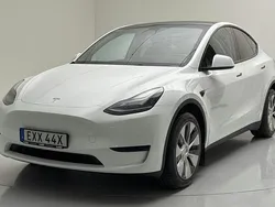Vit Begagnad 2023 Tesla Model Y SUV | 319 000 kr