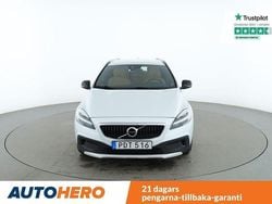 Vit Begagnad 2017 Volvo V40 CC Momentum Kombi | 179 000 kr (Marknadspris)
