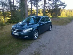 Grå (grå met) Begagnad 2011 Kia Ceed 4 Halvkombi | 35 900 kr (Marknadspris)