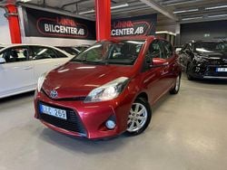 Röd metallic Begagnad 2013 Toyota Yaris Hybrid Halvkombi | 99 900 kr (Lite dyr)