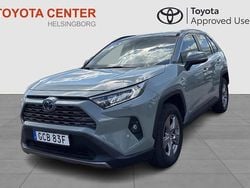 Grön Begagnad 2022 Toyota RAV4 Hybrid Active SUV | 369 900 kr (Marknadspris)