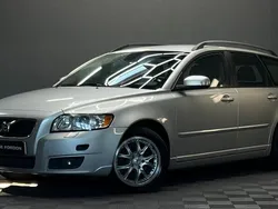 Ljusgrå (grå) Begagnad 2010 Volvo V50 Momentum Kombi | 39 900 kr (Marknadspris)