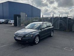 Grå Begagnad 2005 Volvo V50 Kinetic Kombi | 30 000 kr